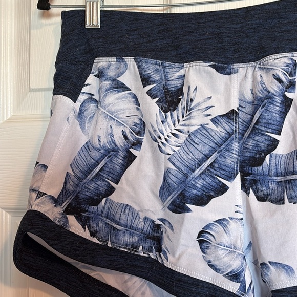 Kyodan women’s blue and white tropical lined athletic shorts size small - Picture 2 of 8